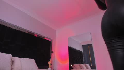zoevidal_ online show from 12/26/24, 12:16