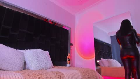 zoevidal_ online show from 12/28/24, 11:41
