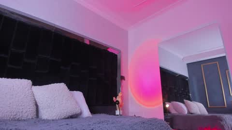 zoevidal_ online show from 01/08/25, 11:43