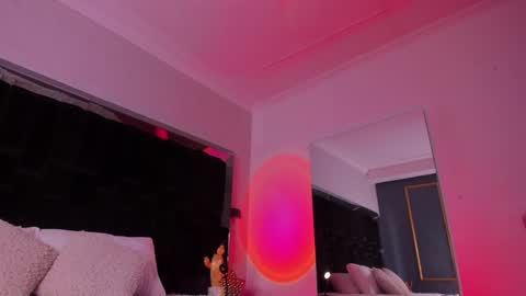 zoevidal_ online show from 01/18/25, 11:43