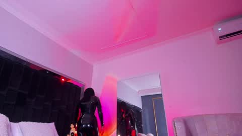 zoevidal_ online show from 01/20/25, 11:02