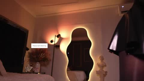 Snapshot of zoevidal_ chatting on 05/14/26, 12:01 zoevidal_ online show from 05/14/26, 12:01