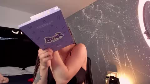 Zoe online show from 10/04/25, 01:20