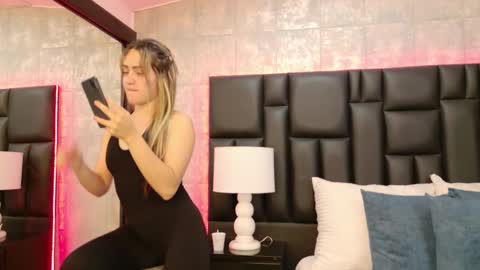 ZoeWilliis online show from 09/28/25, 11:59