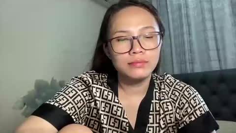 zoey_foryou online show from 10/19/25, 03:07