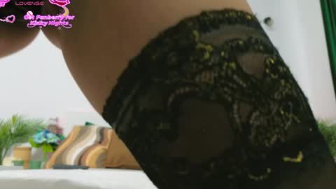 Snapshot of zoey_marye chatting on 04/14/26, 02:01 Zoey online show from 04/14/26, 02:01