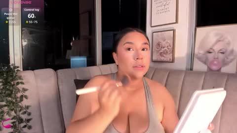 zoey thommpson online show from 10/06/25, 11:35