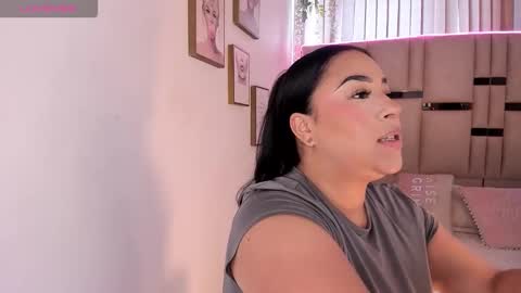 zoey thommpson online show from 11/03/25, 07:48