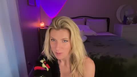 Snapshot of zoeydanner chatting on 12/02/24, 11:29 Zoeydanner online show from 12/02/24, 11:29