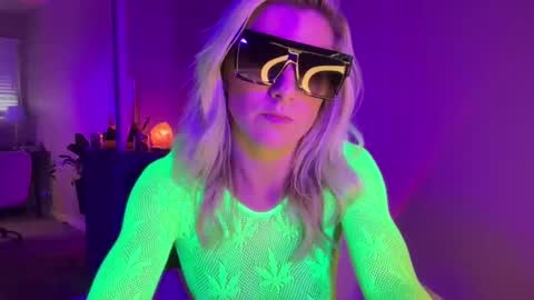 Snapshot of zoeydanner chatting on 12/11/24, 11:32 Zoeydanner online show from 12/11/24, 11:32