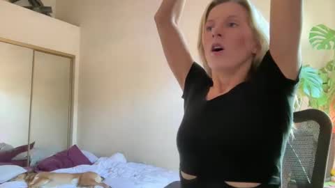 Snapshot of zoeydanner chatting on 12/20/24, 07:50 Zoeydanner online show from 12/20/24, 07:50