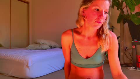 Snapshot of zoeydanner chatting on 01/13/25, 10:03 Zoeydanner online show from 01/13/25, 10:03