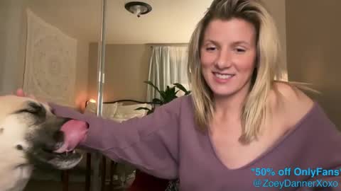 Snapshot of zoeydanner chatting on 02/06/25, 04:21 Zoeydanner online show from 02/06/25, 04:21