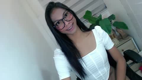 Snapshot of zoeygorgeous19 chatting on 03/02/25, 09:32 zoey online show from 03/02/25, 09:32