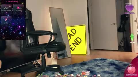 Snapshot of zoeymonroe chatting on 10/15/25, 09:26 zoeymonroe online show from 10/15/25, 09:26