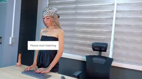 Snapshot of zoeypetit chatting on 05/03/26, 01:06 Zoey online show from 05/03/26, 01:06