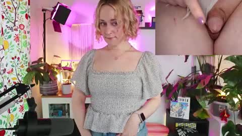 Snapshot of zoeyryan chatting on 11/15/25, 06:48 Zoey Ryan online show from 11/15/25, 06:48