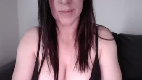 zoibee online show from 10/16/25, 07:53