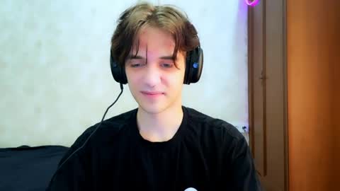 Snapshot of zombde32 chatting on 05/12/26, 01:19 Zombdeeeee online show from 05/12/26, 01:19