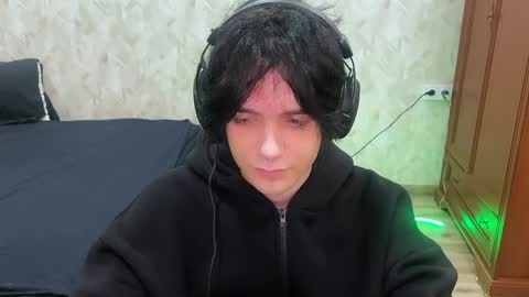 Snapshot of zombde32 chatting on 05/21/26, 10:28 Zombdeeeee online show from 05/21/26, 10:28