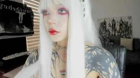 Snapshot of zombieeporcelainex chatting on 03/25/26, 07:09 SOPHIE online show from 03/25/26, 07:09