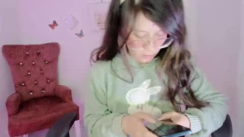 Snapshot of zooeybelair chatting on 11/14/25, 04:38 Alicie online show from 11/14/25, 04:38