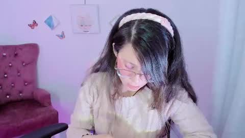 Snapshot of zooeybelair chatting on 11/15/25, 04:54 Alicie online show from 11/15/25, 04:54