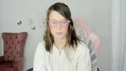 Snapshot of zooeybelair chatting on 11/21/25, 08:35 Alicie online show from 11/21/25, 08:35