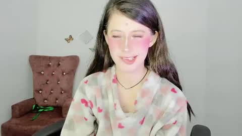 Snapshot of zooeybelair chatting on 12/14/25, 11:04 Alicie online show from 12/14/25, 11:04