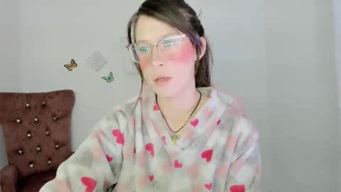 Snapshot of zooeybelair chatting on 12/23/25, 08:23 Alicie online show from 12/23/25, 08:23