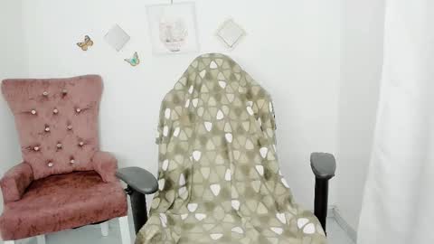 Snapshot of zooeybelair chatting on 01/09/26, 11:46 Alicie online show from 01/09/26, 11:46