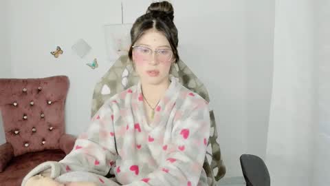 Snapshot of zooeybelair chatting on 01/10/26, 05:42 Alicie online show from 01/10/26, 05:42