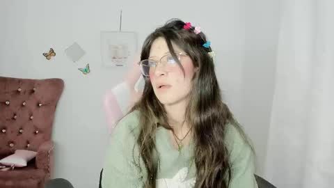 Snapshot of zooeybelair chatting on 02/07/26, 10:13 Alicie online show from 02/07/26, 10:13