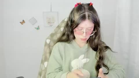Snapshot of zooeybelair chatting on 02/15/26, 05:04 Alicie online show from 02/15/26, 05:04
