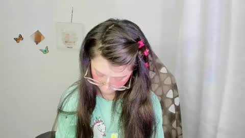 Snapshot of zooeybelair chatting on 02/20/26, 06:26 Alicie online show from 02/20/26, 06:26