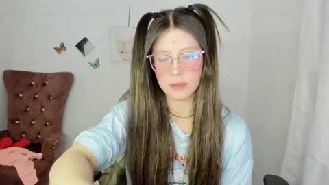 Snapshot of zooeybelair chatting on 03/02/26, 04:14 Alicie online show from 03/02/26, 04:14