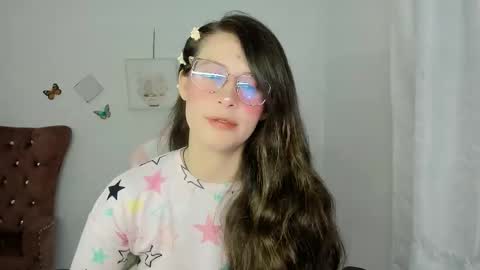 Snapshot of zooeybelair chatting on 03/04/26, 05:02 Alicie online show from 03/04/26, 05:02