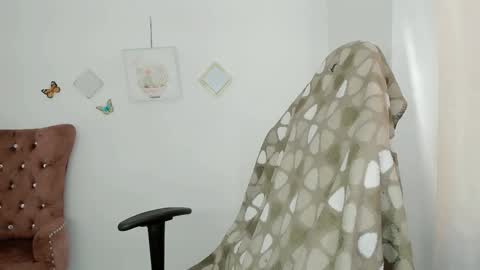 Snapshot of zooeybelair chatting on 03/11/26, 03:29 Alicie online show from 03/11/26, 03:29