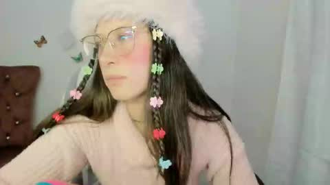 Snapshot of zooeybelair chatting on 03/18/26, 05:10 Alicie online show from 03/18/26, 05:10