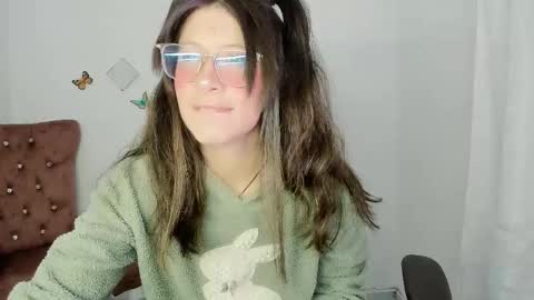 Snapshot of zooeybelair chatting on 03/19/26, 05:55 Alicie online show from 03/19/26, 05:55