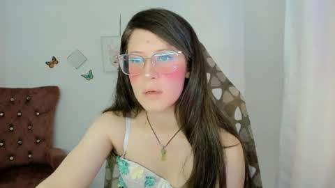 Snapshot of zooeybelair chatting on 04/07/26, 03:23 Alicie online show from 04/07/26, 03:23