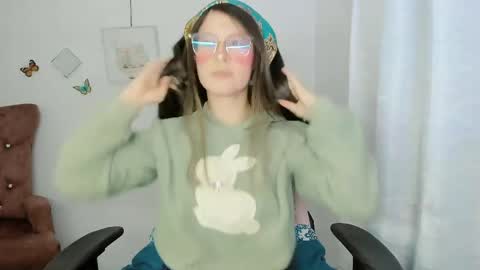 Snapshot of zooeybelair chatting on 04/29/26, 04:27 Alicie online show from 04/29/26, 04:27