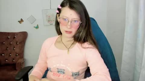 Snapshot of zooeybelair chatting on 05/02/26, 05:12 Alicie online show from 05/02/26, 05:12
