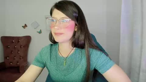Snapshot of zooeybelair chatting on 05/03/26, 05:24 Alicie online show from 05/03/26, 05:24