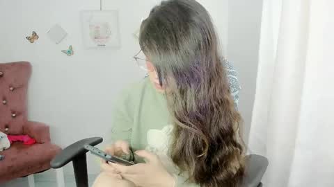Snapshot of zooeybelair chatting on 05/21/26, 02:13 Alicie online show from 05/21/26, 02:13