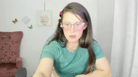 Snapshot of zooeybelair chatting on 05/26/26, 05:58 Alicie online show from 05/26/26, 05:58