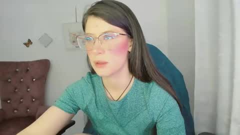 Snapshot of zooeybelair chatting on 06/07/26, 02:59 Alicie online show from 06/07/26, 02:59