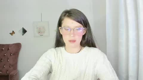 Snapshot of zooeybelair chatting on 06/09/26, 04:02 Alicie online show from 06/09/26, 04:02
