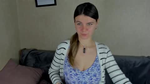 Snapshot of zorianaa_ chatting on 12/22/25, 09:23 Zoriana online show from 12/22/25, 09:23