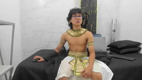 Snapshot of zoro_v chatting on 10/21/25, 07:36     online show from 10/21/25, 07:36